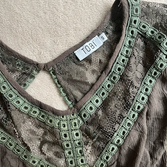 TOBI crop top with lace & open back - Picture 2 of 6